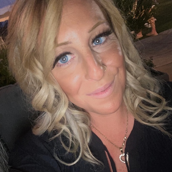 Meet your Posher, Amanda - Picture 3 of 3